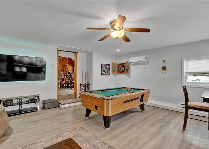 Log Cabin And Guest House Sleeps 18 2 Game Rooms