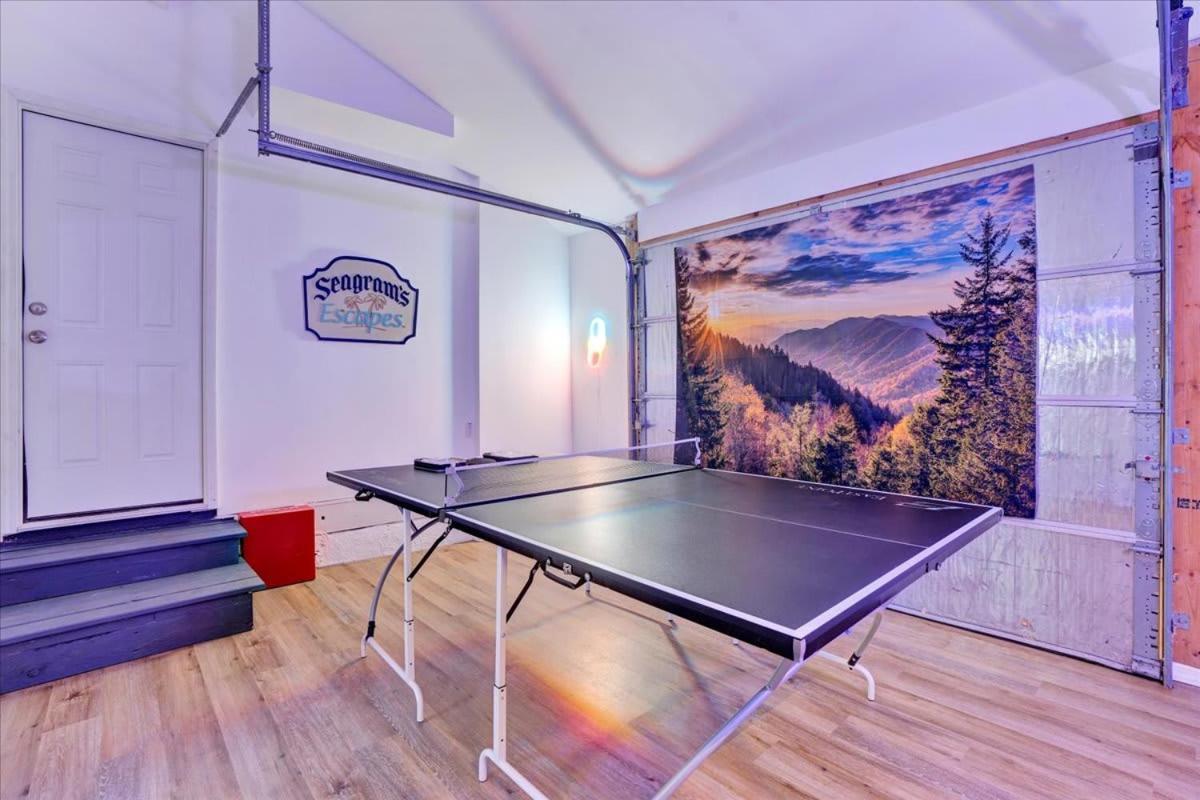 Holiday home Log And Sleeps 18 2 Game Long Pond