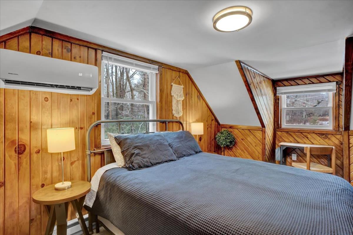 Holiday home Log And Sleeps 18 2 Game Long Pond